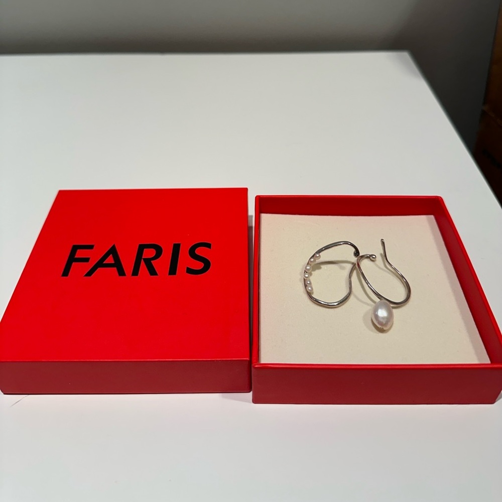 VINEA HANG PERLA ear cuffs